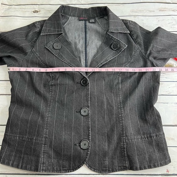 Torrid Black pin stripe jacket size 2 - Picture 5 of 6